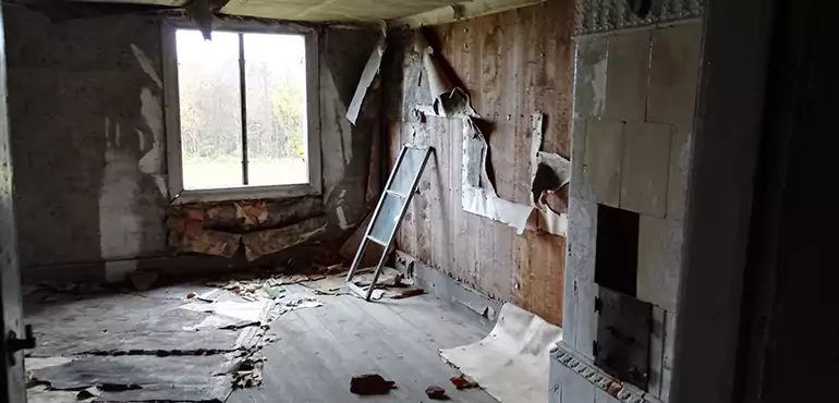 Why Selling a Distressed House Through Traditional Methods Fails in Missouri